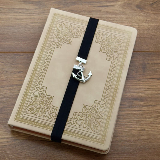 A silver anchor charm on a elastic Bookband