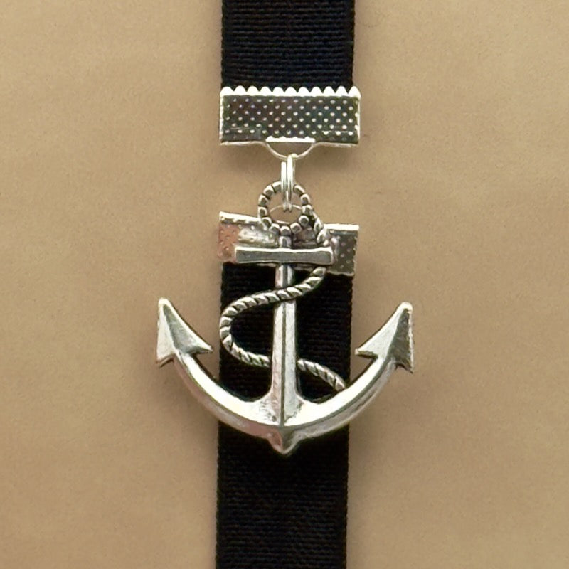 A silver anchor charm on a elastic Bookband