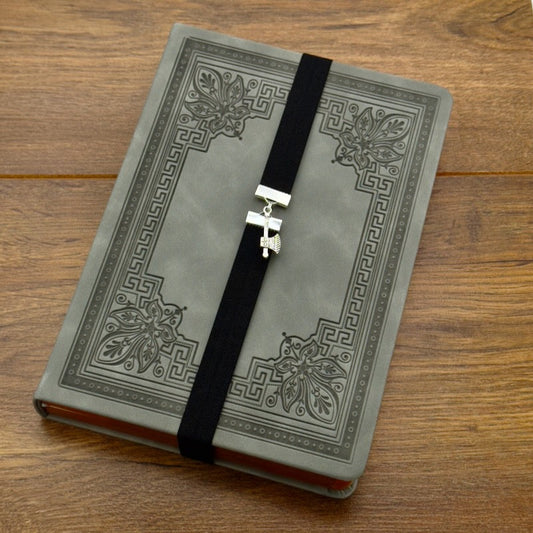 A silver axe charm on an elastic Bookband